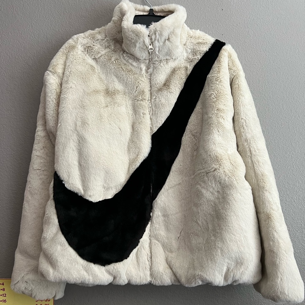 BRAND NEW Nike Sportswear Women’s Faux Fur Jacket White Size X-Small